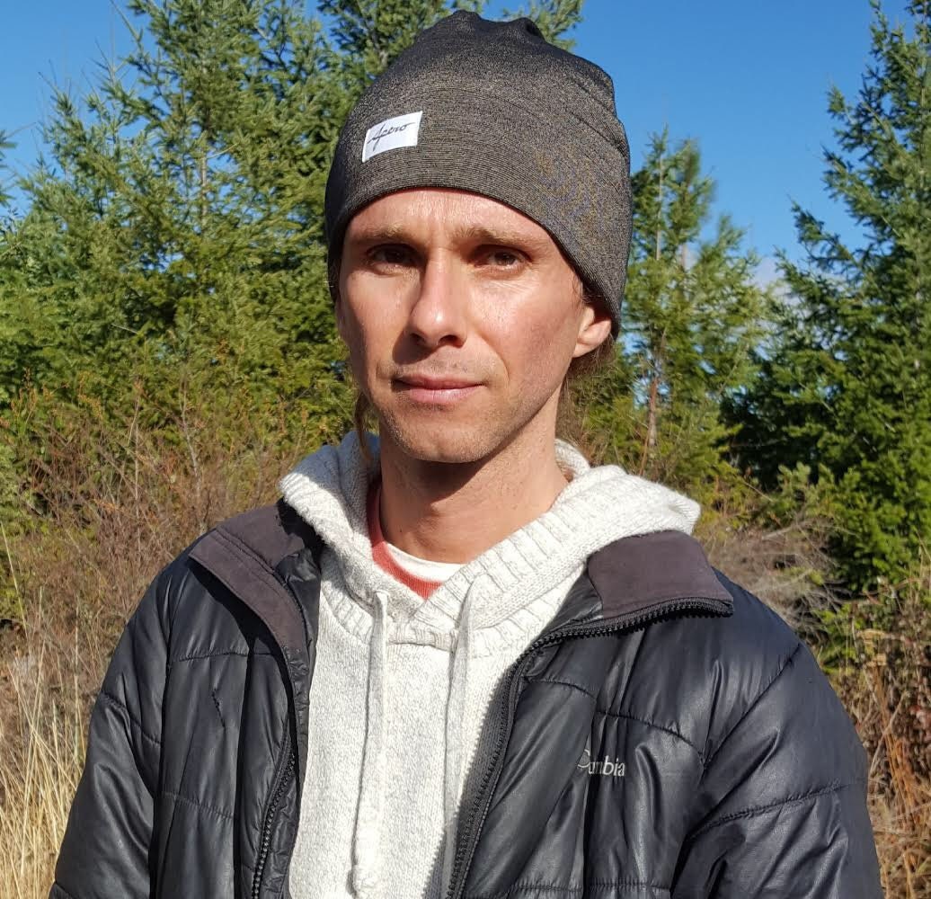 SPERO EMF Skullcap Beanie, Black Silver